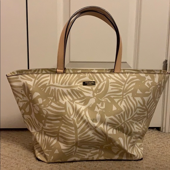 kate spade Handbags - SALE!! Large Kate Spade Tote